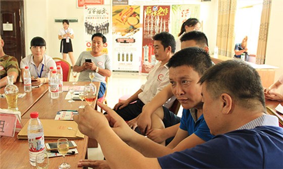 用多功能釀酒設(shè)備做酒，如何成為“聞香識(shí)酒”的白酒達(dá)人？-01