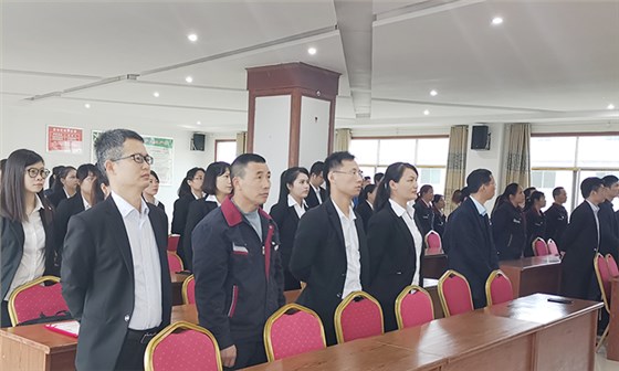 ▲大家正在認(rèn)真觀看企業(yè)宣傳片 ▲大家正在認(rèn)真觀看企業(yè)宣傳片