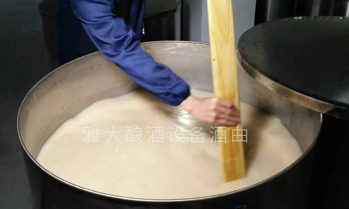 10-夏季用酒廠釀酒設(shè)備液態(tài)發(fā)酵，除3大基礎(chǔ)工作外的6個細節(jié)：攪拌