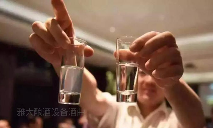 白酒渾濁不一定是質(zhì)量問(wèn)題！你家的新年用酒是否也這樣？-04-白酒渾濁